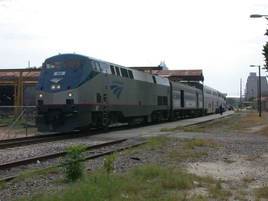 AMTK 84  27Aug2004  NB Train 22 (Texas Eagle) in the station  